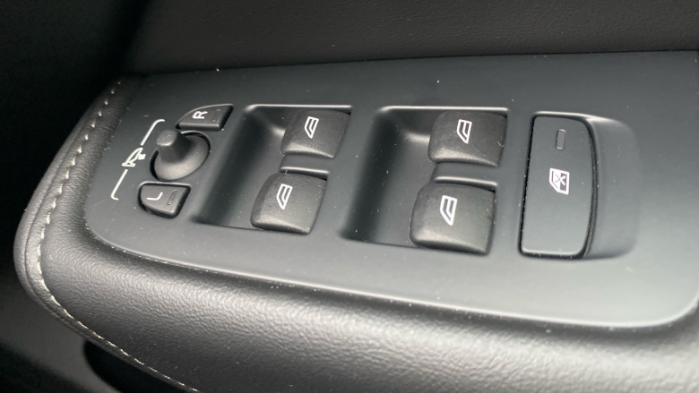 Volvo Xc60 2.0 B5P Inscription Pro 5dr AWD Geartronic Petrol Estate